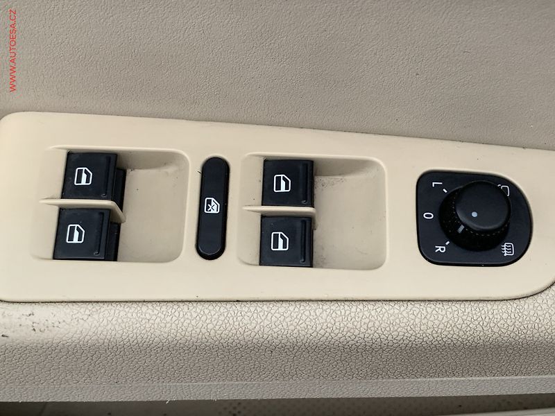 Škoda Superb (2010) 2.0 TDi, DSG, navi, xenon - fotka 21 z 23