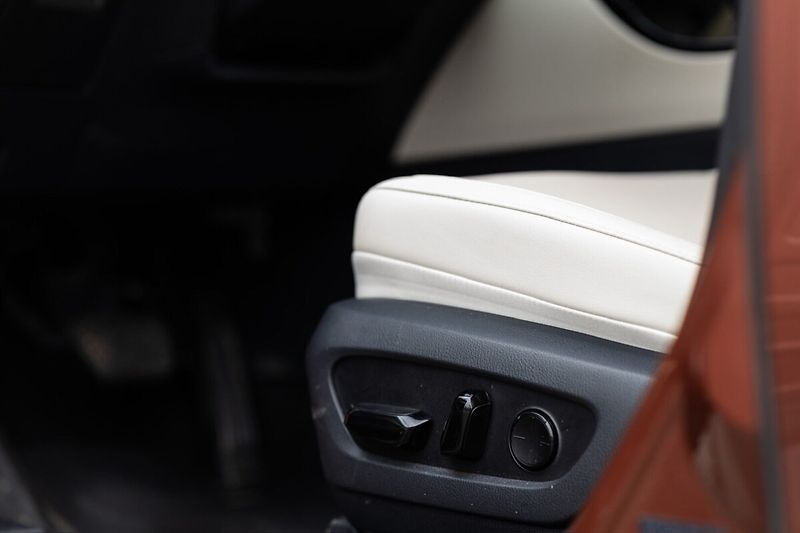 Lexus NX 450h plus 450H 2.5 PHEV LUXURY - fotka 10 z 29