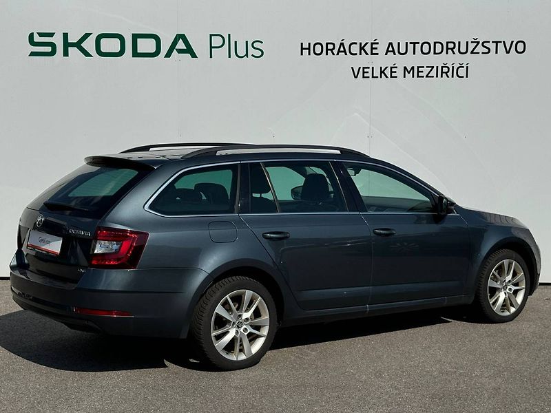 Škoda Octavia combi Style Plus 2,0 TDI 110 k - fotka 2 z 25