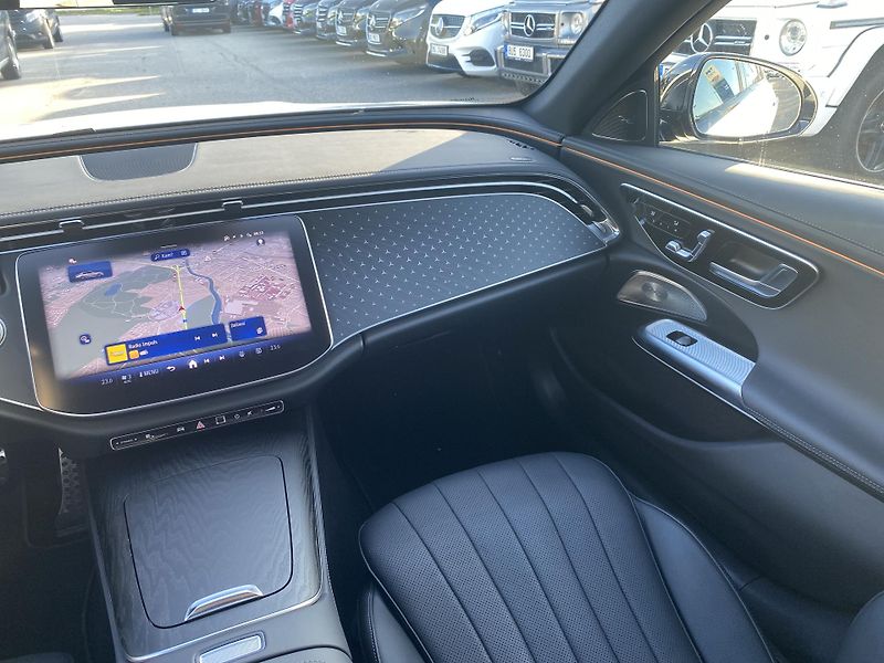Mercedes-Benz Třídy E E 220d 4M AMG - fotka 11 z 27