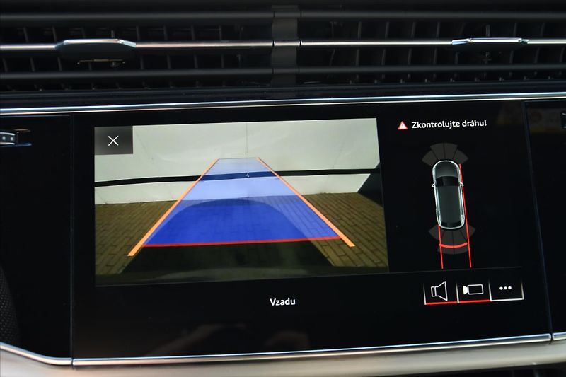 Audi Q8 50 TDI QUATTRO S-LINE ČR - fotka 21 z 35