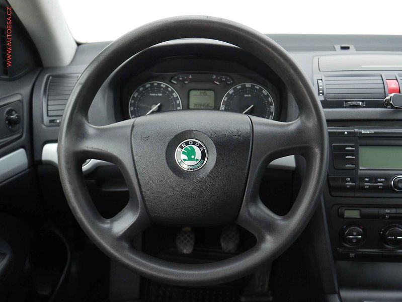 Škoda Octavia (2006) 1.6i, Klima - fotka 13 z 15