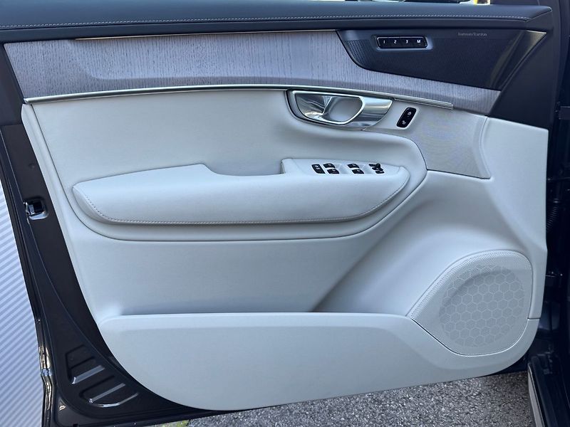 Volvo XC90 PLUS T8, 360°,VZDUCH, VENTILAC - fotka 8 z 23