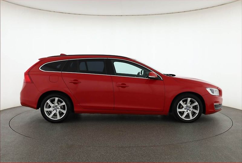 Volvo V60 (2014) D3 2.0, Serv.kniha, Navi - fotka 6 z 15