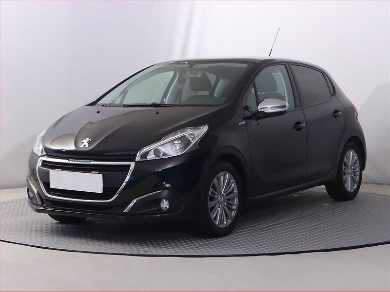Peugeot 208 (2017) Allure 1.2 PureTech - fotka 2 z 18