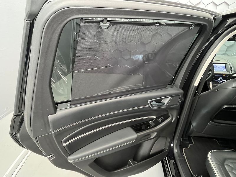 Ford S-MAX 2,5 FHEV Vignale 140KW  7 míst - fotka 28 z 56