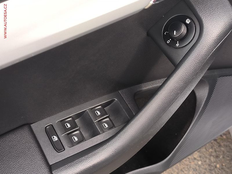 Škoda Octavia (2014) 1.6 TDi, Ambition, navi - fotka 18 z 19