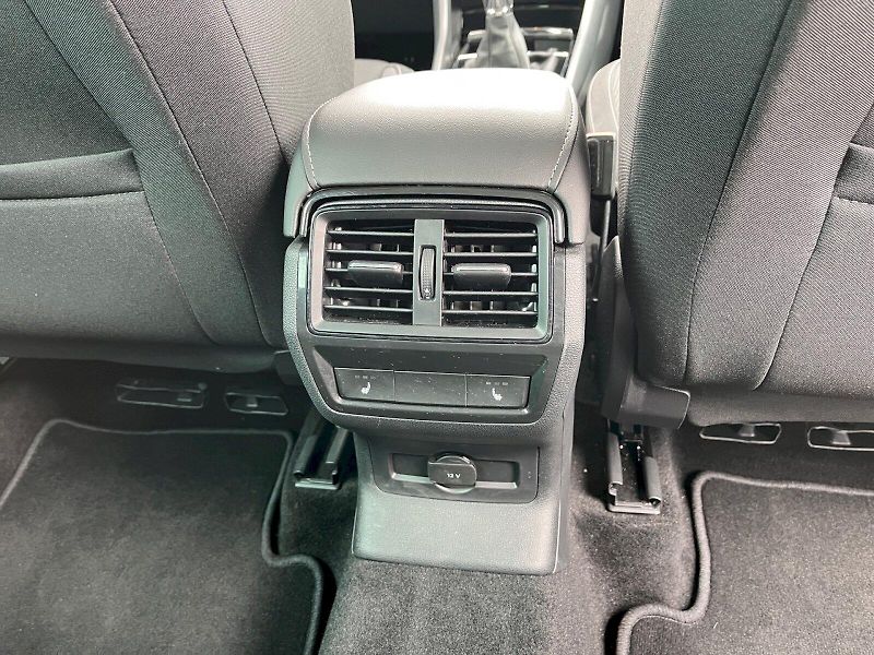 Škoda Karoq (2024) Drive 1.5 TSI 110 kW - fotka 25 z 31