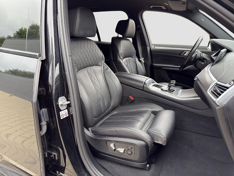 BMW X5 xDrive30d - fotka 13 z 22