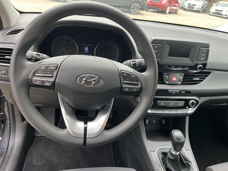 Hyundai i30 (2021) 1.6CRDI 85Kw 1.Majitel - fotka 13 z 20