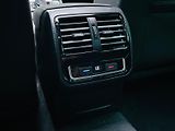 Volkswagen Passat 2.0TDI AUTOMAT VÝHŘEV SERVISKA - náhled 35
