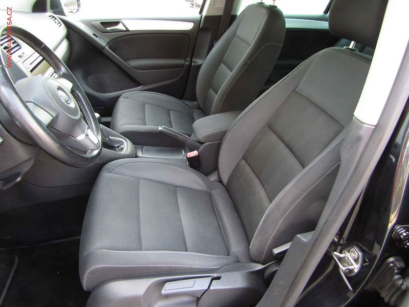 Volkswagen Golf (2010) 1.2TSi, tempo, park.asist - fotka 9 z 17