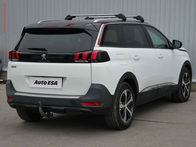 Peugeot 5008 (2020) 1.5 HDi, 1.maj,ČR, Allure - fotka 4 z 24