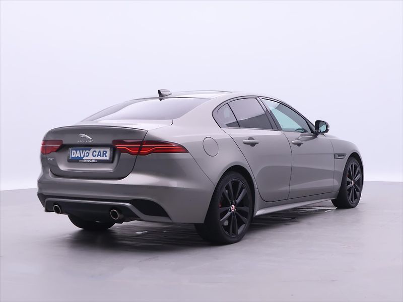 Jaguar XE 2,0 P300 221kW R-Dynamic DPH - fotka 7 z 43