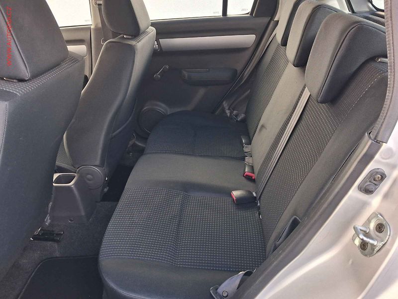 Suzuki Swift (2007) 1.3 VVT, ČR, AC, zámek řad, - fotka 10 z 14