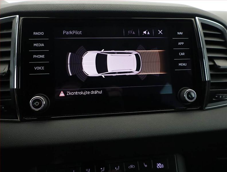 Škoda Karoq (2020) Style 1.6 TDI, ČR,1.maj - fotka 14 z 17