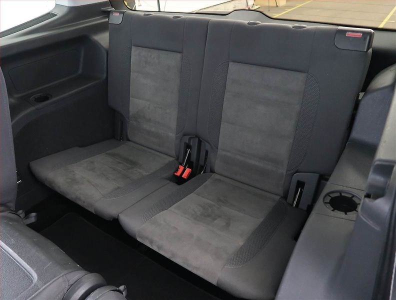 Volkswagen Touran (2013) 1.6 TDI, 7 míst, Serv.kniha - fotka 17 z 21