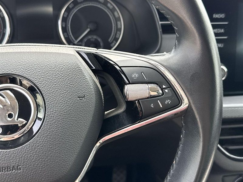 Škoda Kamiq (2022) 1.0 TSI Ambition - fotka 19 z 27