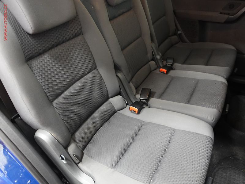Volkswagen Touran (2011) 1.6 TDi, autoAC, temp - fotka 12 z 21