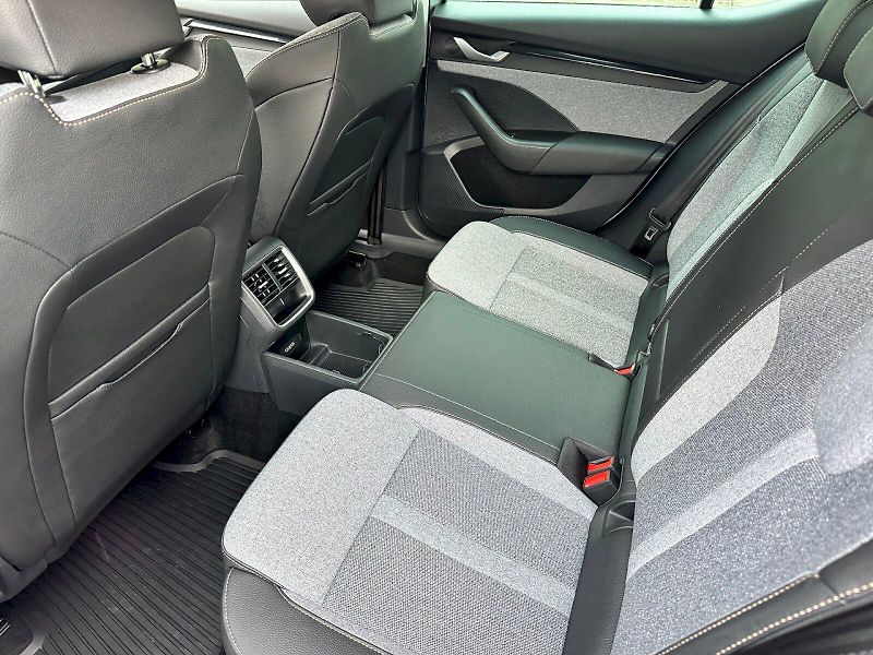 Škoda Octavia (2024) 1.5 TSI 110kW MHEV Top Selecti - fotka 19 z 23