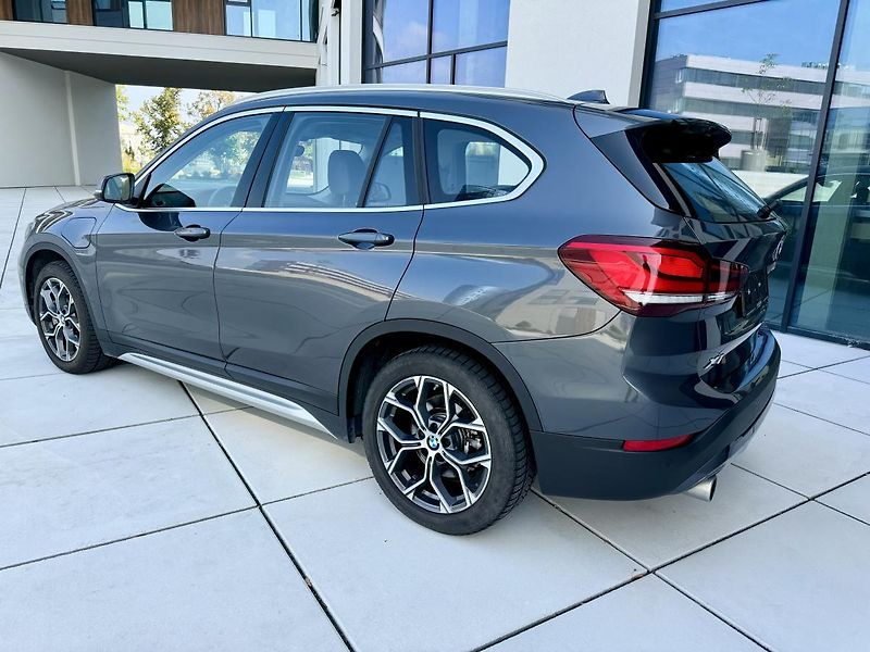 BMW X1 (2020) xDrive 25e AUT Plug in Hybrid - fotka 3 z 25