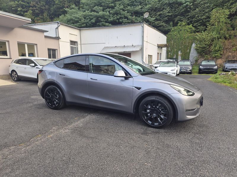 Tesla Model Y LONG RANGE DUAL MOTOR 95,0% - fotka 3 z 49
