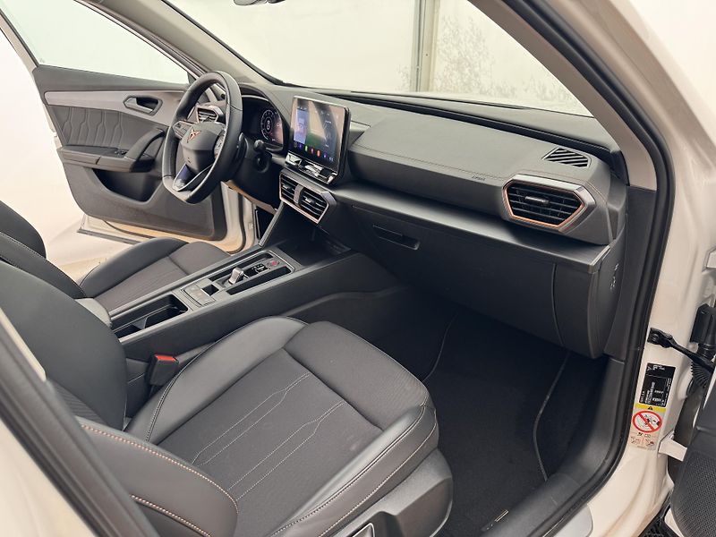 Cupra Formentor 1.5Tsi*CZ*DPH*1-MAJ*ZARUKA* - fotka 17 z 43