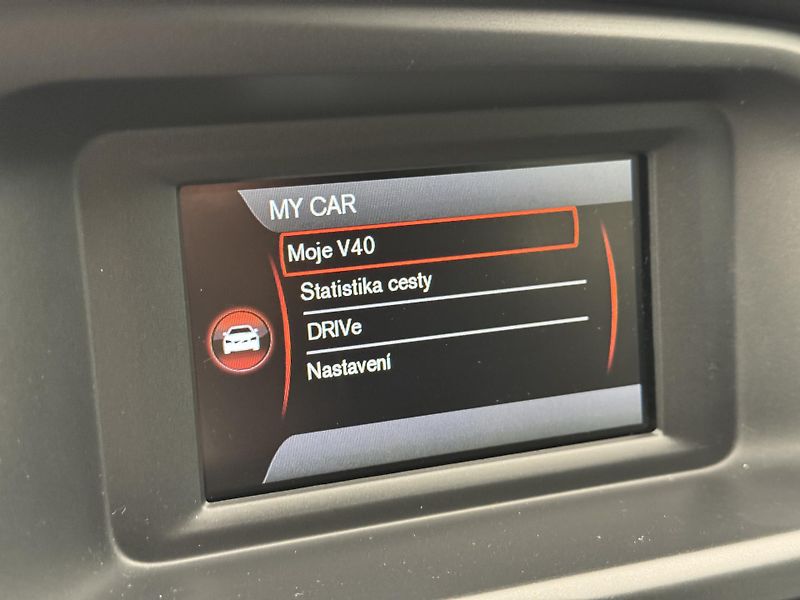 Volvo V40 D2 MOMENTUM CZ - fotka 31 z 39