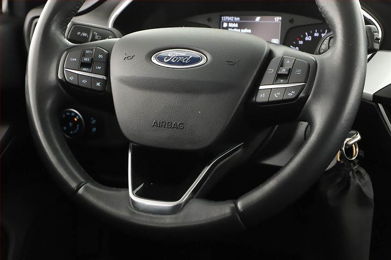 Ford Focus (2019) 1.0 EcoBoost, Tempomat - fotka 8 z 17