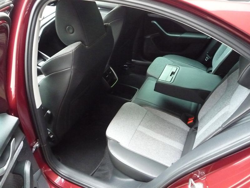 Škoda Octavia (2024) 2,0TDi 110kW DSG Top Selection - fotka 8 z 18