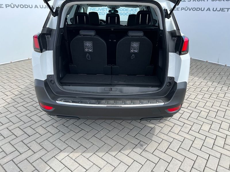 Peugeot 5008 (2018) 1.2PT 96kW A/T! 7míst! Allure! - fotka 9 z 41