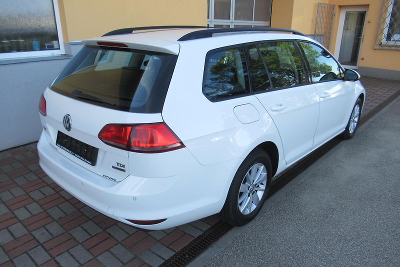 Volkswagen Golf 1.6 TDi AUT.KLIMA VYHŘ.SEDAČKY - fotka 2 z 32