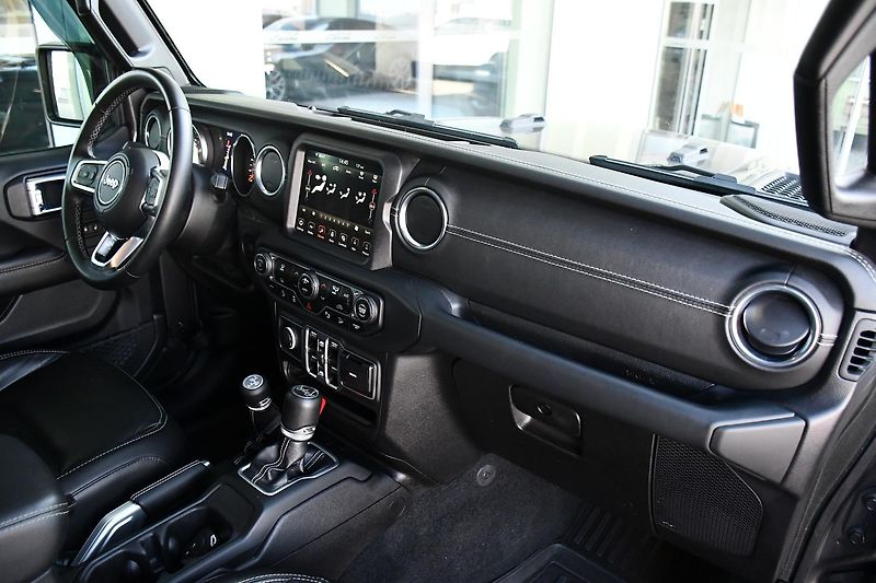 Jeep Wrangler 2.2CRD UNLIMITED REZERVACE - fotka 19 z 51