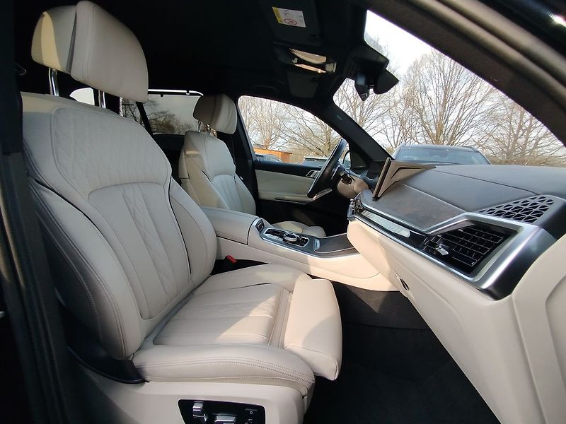 BMW X5 M60i - fotka 16 z 29
