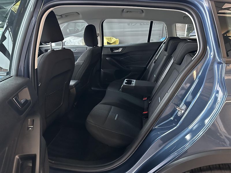 Ford Focus Active 1.0 EcoBoost 125k kombi - fotka 10 z 26