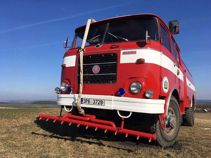 CAS 25 Škoda 706 RTHP (cisternová automobilová stříkačka)
