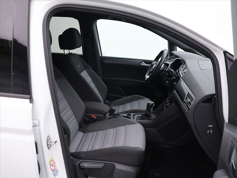 Volkswagen Touran 1,5 TSI 110kW DSG R-line DPH - fotka 12 z 29