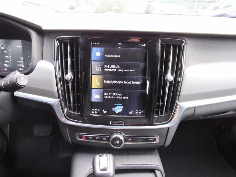 Volvo V90 2,0 D5 173kW AWD Automat - fotka 15 z 33