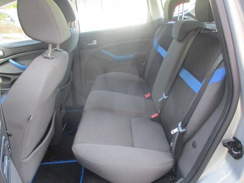 Ford Kuga 2.0 TDCi 4x4 +sada kol - fotka 11 z 30