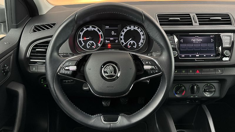 Škoda Fabia 1.0 TSI Ambition Combi - fotka 9 z 24