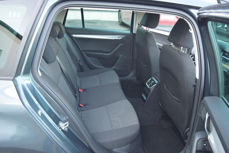 Škoda Octavia (2016) 1.4TSI 110kw AMBITION NAVI APP - fotka 40 z 46
