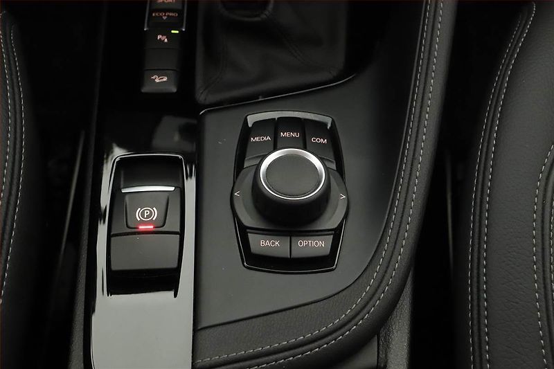 BMW X1 (2019) xDrive18d, ALU, KLIMA, ČR, 4X4 - fotka 16 z 18