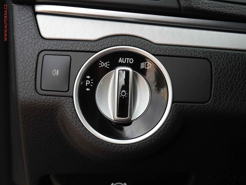 Mercedes-Benz Třídy E (2015) 3.0 CDi, ČR, AT, LED, kůže - fotka 19 z 20