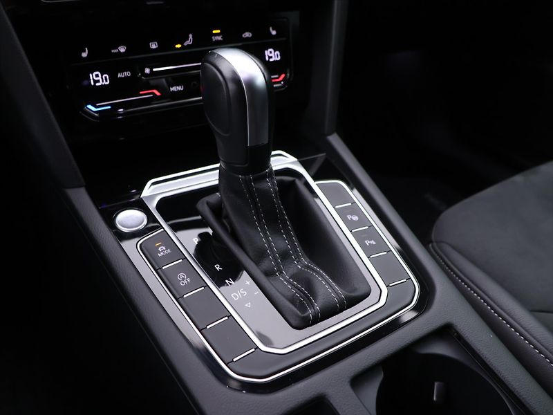 Volkswagen Arteon 2,0 TSI 206 kW R-Line 4M DPH C - fotka 26 z 35