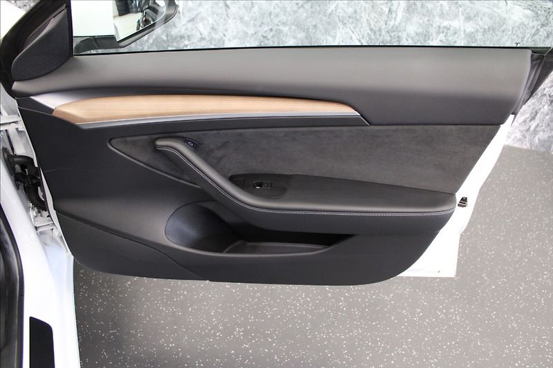 Tesla Model 3 0,0 Long Range dual motor - fotka 9 z 29