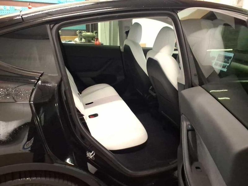 Tesla Model Y RWD 220kw TZ 92,5 % - fotka 5 z 9