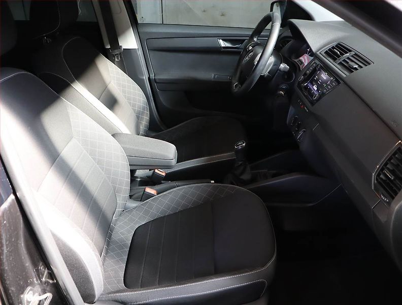 Škoda Fabia (2020) Ambition Plus 1.0 TSI - fotka 9 z 22