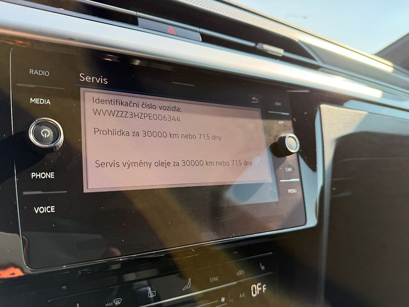 Volkswagen Arteon R-line  2,0TDI 147kW 4M Záruka - fotka 14 z 21