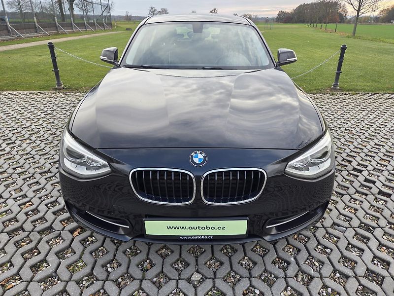BMW Řada 1 (2011) 118i 125 kW, sport, xenon - fotka 2 z 23
