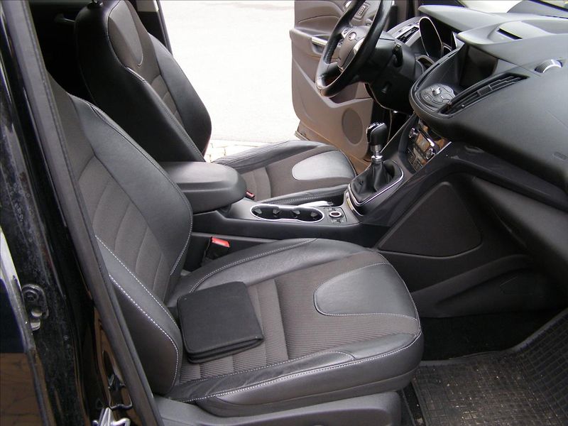Ford Kuga 2,0   150PS  PANORAMA - fotka 25 z 35